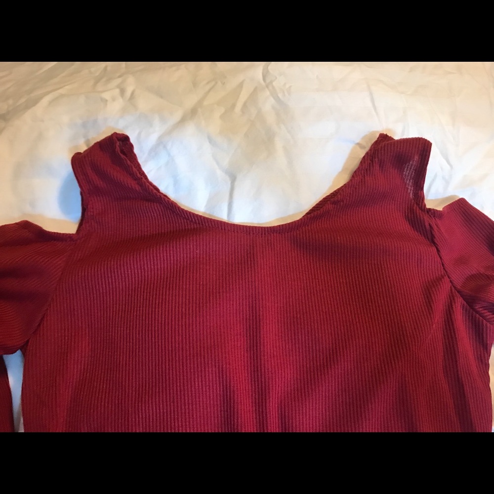 NWT Women’s Cold Shoulder runs small 🎀last one💕 - Picture 7 of 8